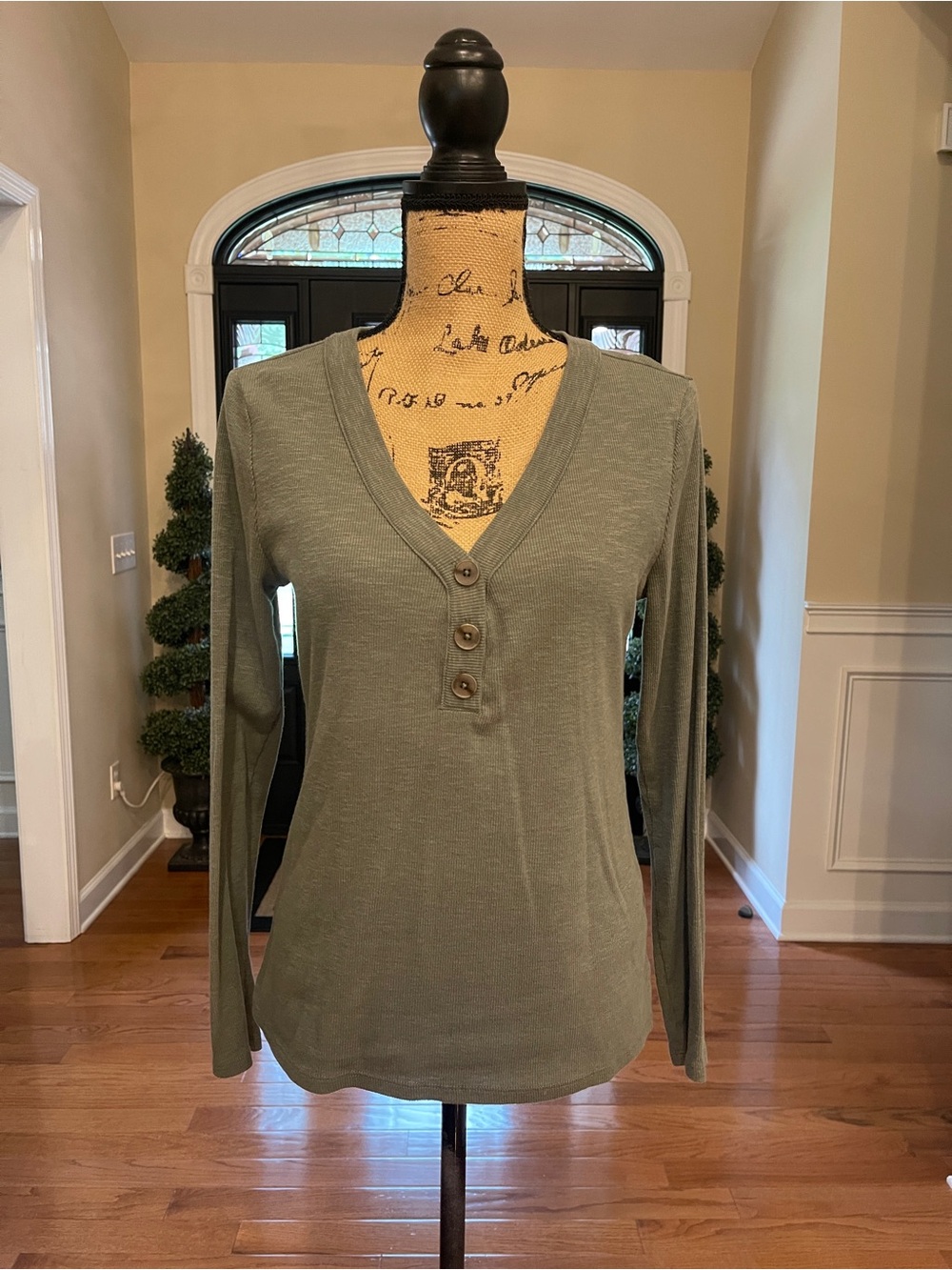 Candace Cameron Bure Olive Green Button Long Sleeve Henley Top Shirt Blouse S